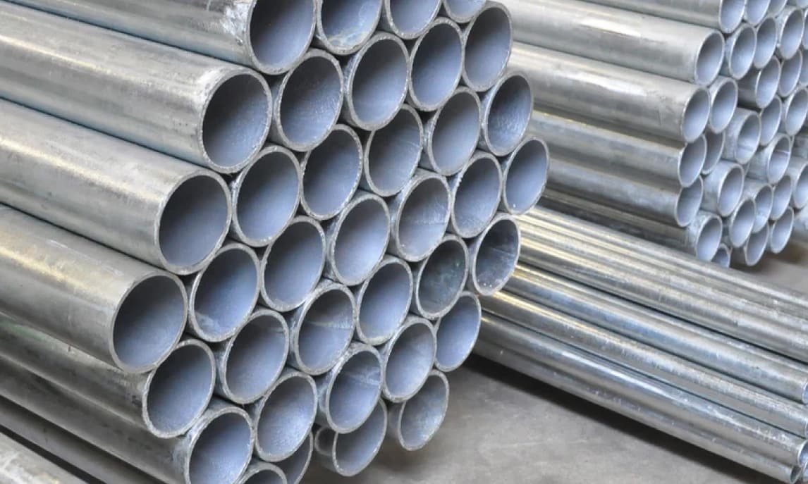 Tubería Galvanizada en un almacén de tubos de acero galvanizado