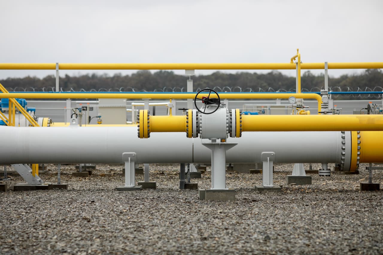 Infraestructura de tuberías de acero galvanizado en un proyecto de gas natural